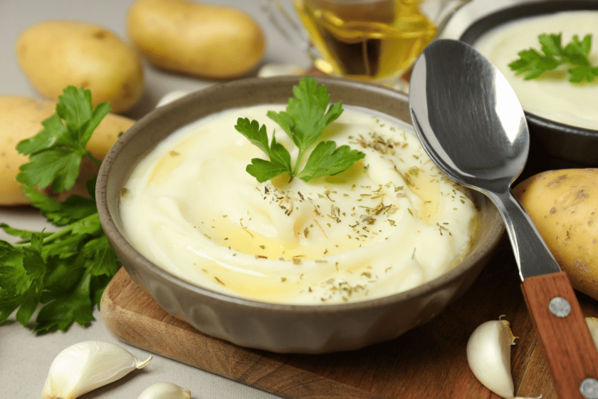 Карфиолено пюре с картоф и копър